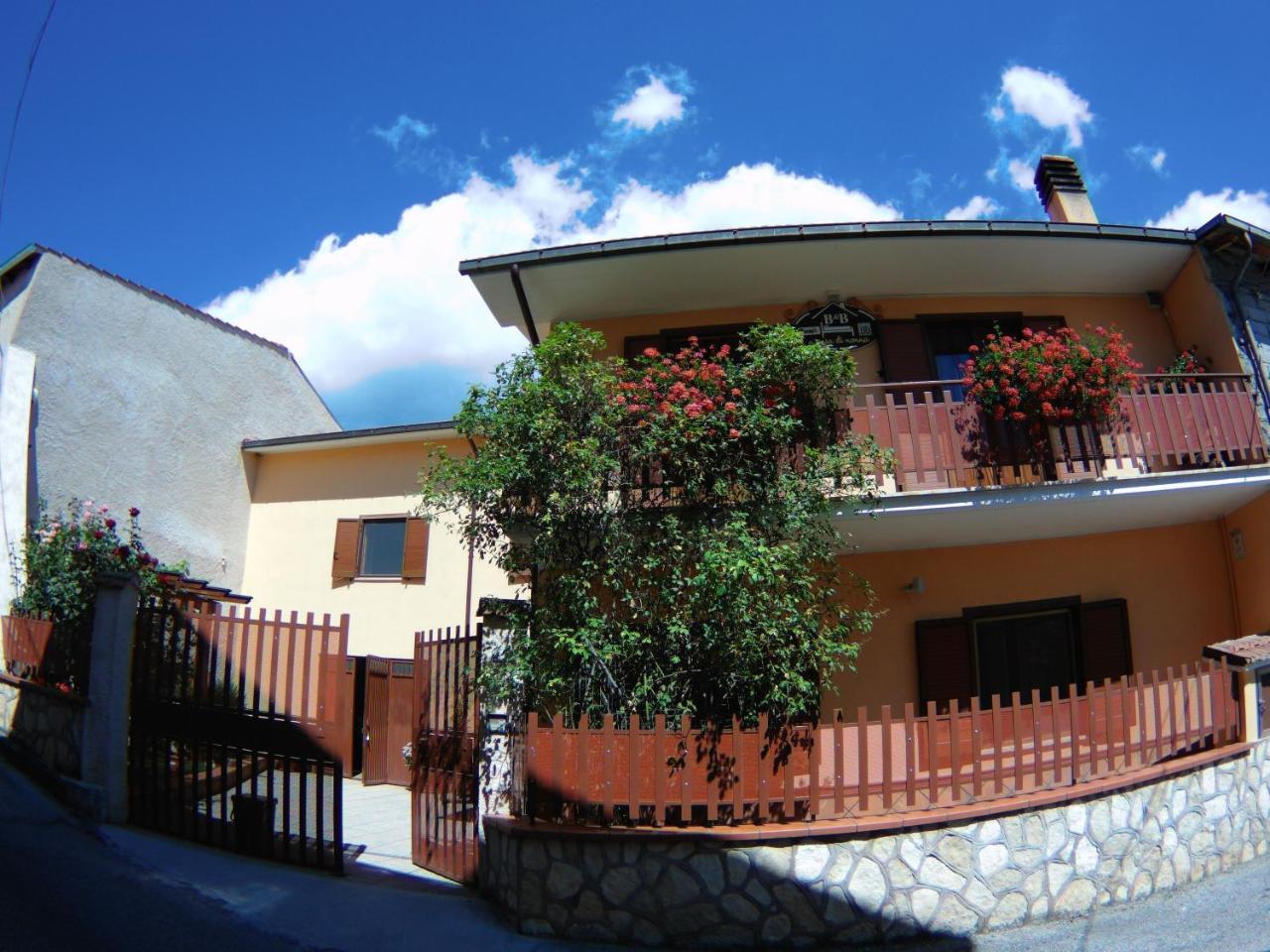 B&B A Casa Di Nonna Massa d'Albe Eksteriør billede